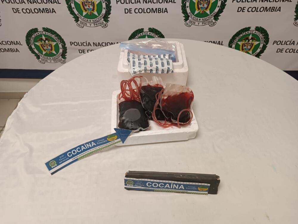 Narcos ahora usan sangre para encaletar cocaína Las autoridades incautaron más de 1.600 gramos de cocaína camuflada en sangre.