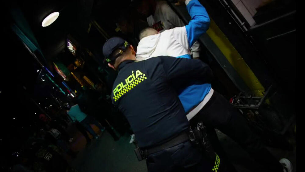 Se registraron 13 capturas durante operativos policiales al sur de Bogotá Durante un operativo conjunto entre la Secretaría de Seguridad de Bogotá y la Policía Metropolitana llevado a cabo en las localidades de Rafael Uribe Uribe, Kennedy y Ciudad Bolívar, se logró la captura de 13 personas por diferentes delitos.