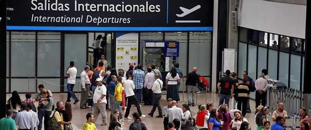 Extranjero que sería deportado se fugó en medio de una balacera El ciudadano extranjero se fugó en medio de un procedimiento de Migración Colombia, en el cual sería deportado.