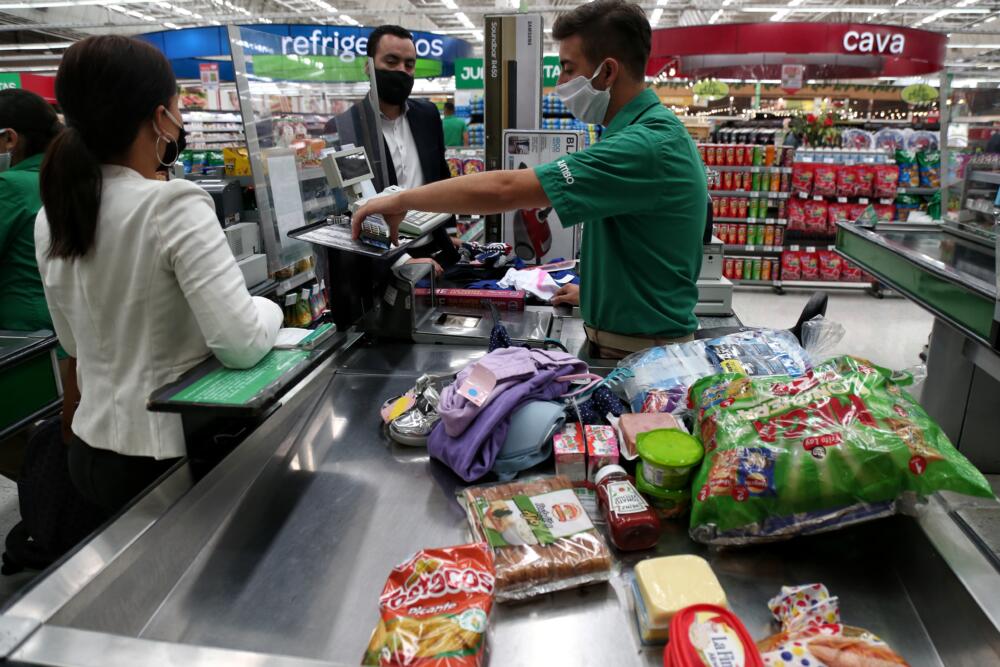 ¡Aproveche los descuentos! estos son los supermercados que bajaron los precios El sábado 13 de mayo la cadena de supermercados ARA; encargados de ofrecer productos de víveres y aseo, anunció la reducción de precios en algunos alimentos; para contribuir en contra de la inflación. 