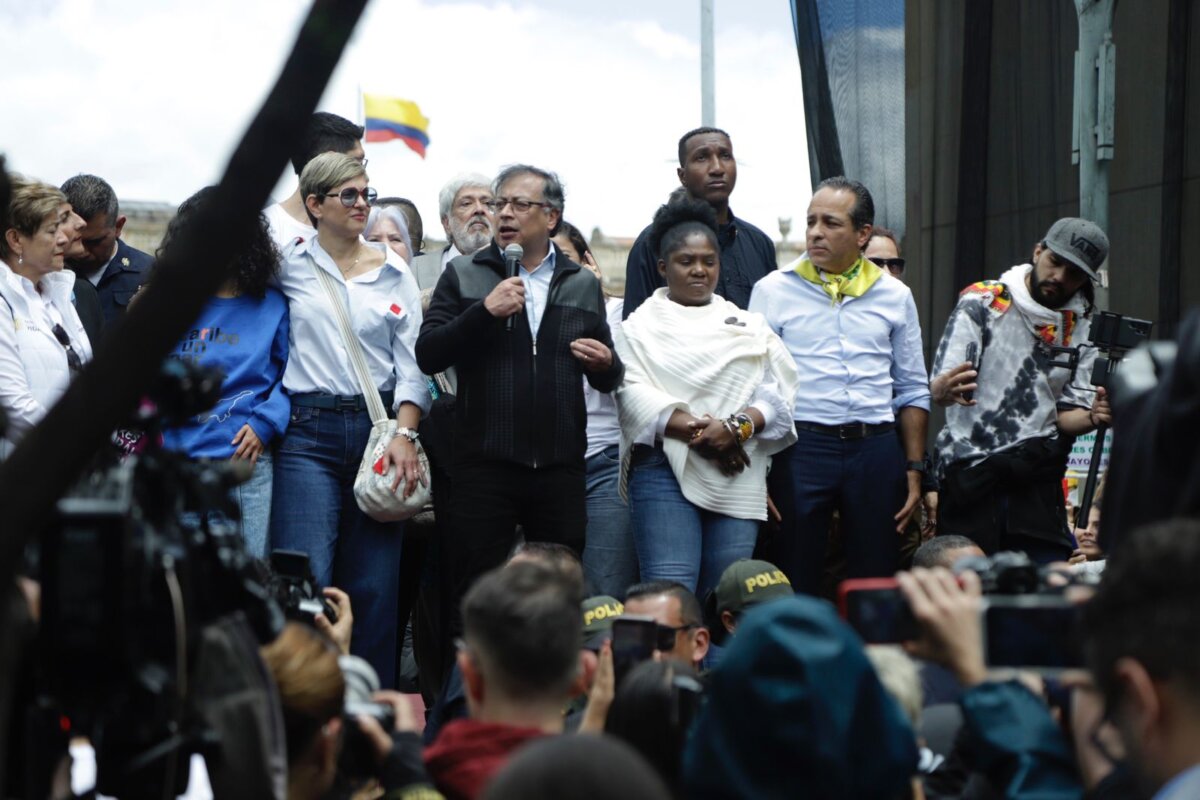 A esta hora Gustavo Petro se une a las manifestaciones en Bogotá En medio de la jornada de movilizaciones programadas para este miércoles, el Presidente Gustavo Petro hizo presencia como se tenía previsto y dio varios anuncios importantes.
