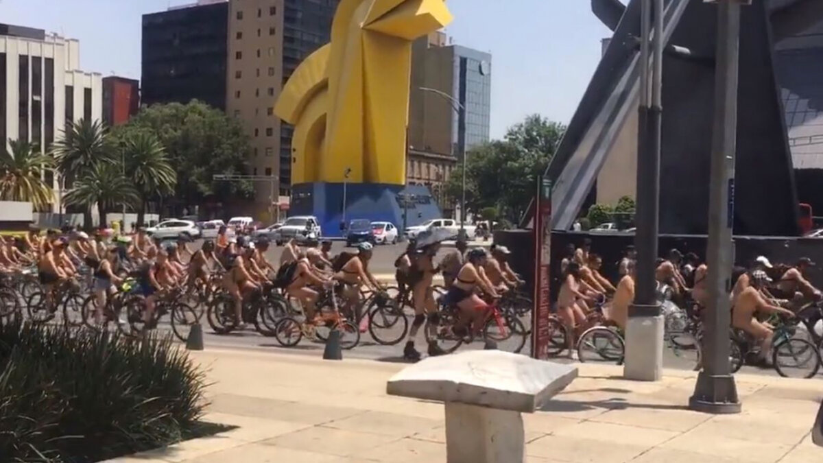 Ciclistas desnudos llenaron las calles de Ciudad de México Ciclistas hicieron parte de una 'rodada nudista' en Ciudad de México.