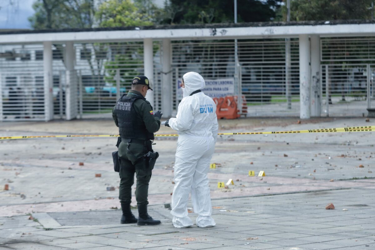 Claudia López le reclamó a Petro por el policía herido en la Universidad Nacional En la mañana de este viernes 9 de junio, la alcaldesa mayor de Bogotá, Claudia López, se pronunció frente al ataque del que fue víctima el policía Fredys Rodríguez en medio de los disturbios ocurridos en la tarde de este jueves en la Universidad Nacional.