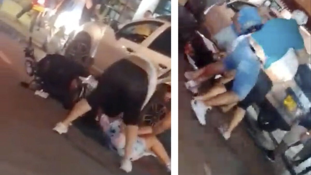 EN VIDEO: Dos mujeres se agarraron en plena calle por supuesta infidelidad Dos mujeres se agarraron del pelo en plena calle por una supuesta infidelidad.
