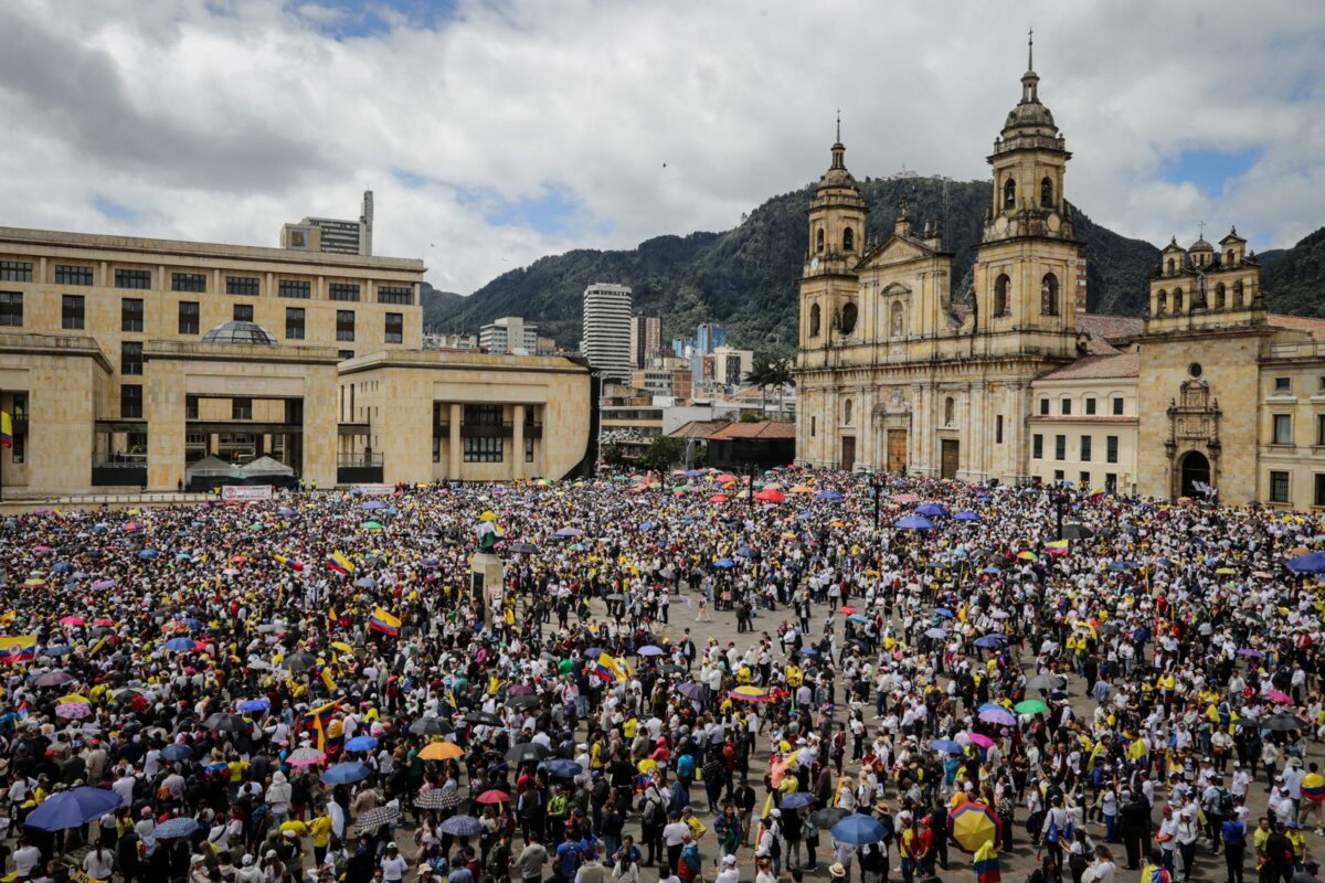En vivo: Así avanzan las manifestaciones En estos momentos manifestantes se encuentran congregados en la Plaza de Bolívar.