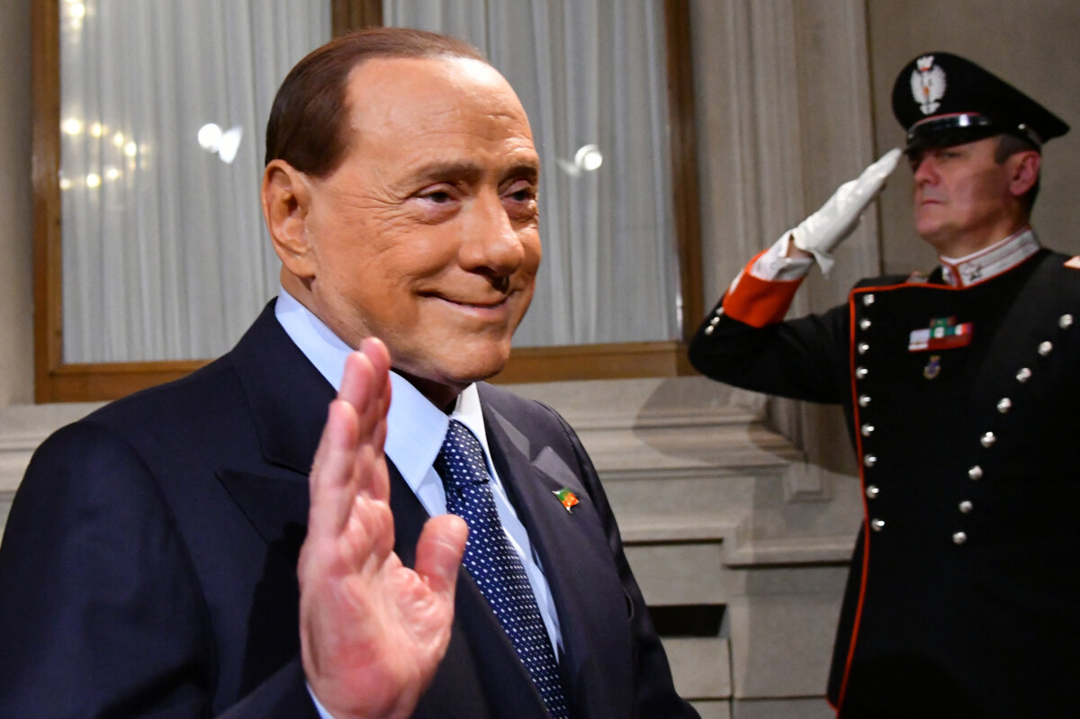 Falleció Silvio Berlusconi, polémico ex primer ministro de Italia Silvio Berlusconi, tres veces primer ministro de Italia y magnate de los medios salpicado por una lluvia de escándalos, falleció a los 86 años a causa de una leucemia este lunes.