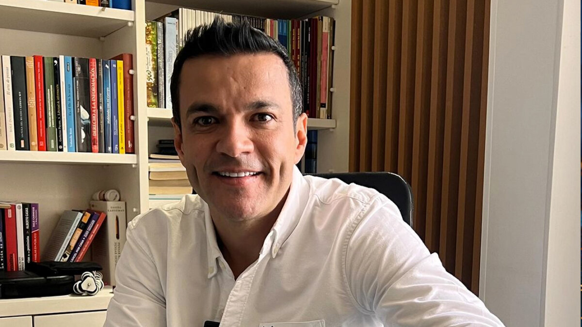Juan Diego Alvira vuelve a la televisión: este será su nuevo trabajo Juan Diego Alvira estará en un conocido canal de televisión.