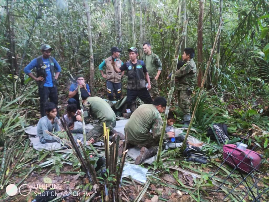 Mamá de los niños perdidos en la selva habría estado viva por cuatro días El padre de los niños rescatados en la selva reveló detalles sobre el accidente.