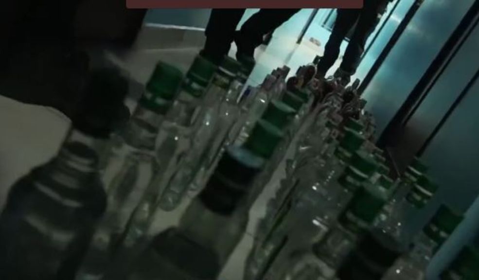 Incautaron 120 botellas de licor adulterado durante operativo policial en Kennedy