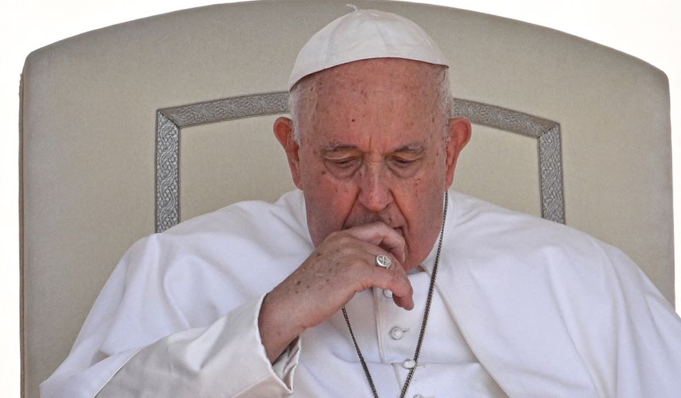 El Papa fue operado de urgencia por una hernia abdominal