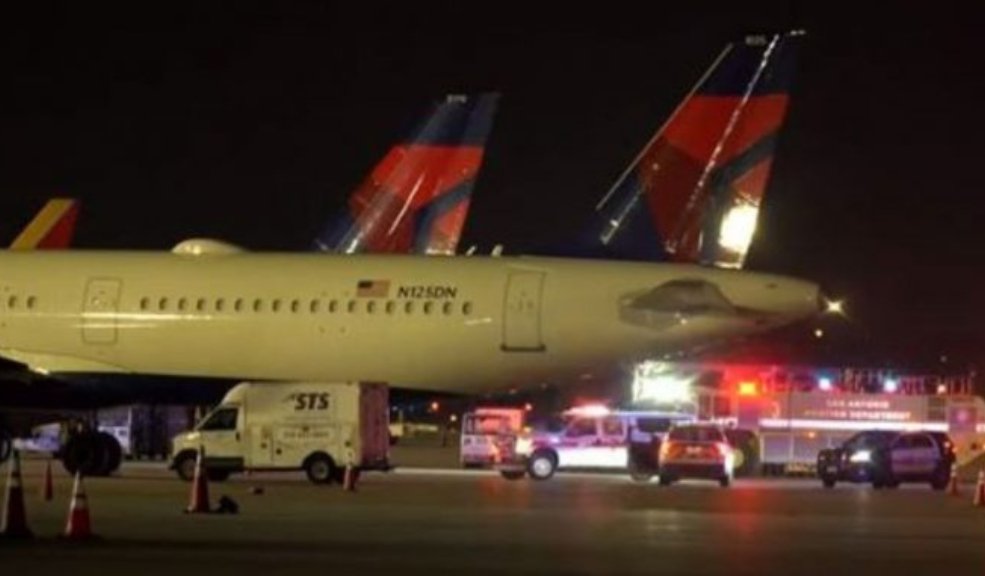 ¡Impactante! Empleado de un aeropuerto murió tras ser succionado por un avión Un empleado del Aeropuerto Internacional de San Antonio, Texas, en Estados Unidos, murió después de ser succionado por la turbina de un avión.