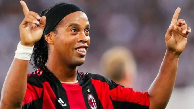 Ronaldinho jugará partido en Colombia y está buscando integrantes para su equipo Si no es porque sale de boca del mismo  Ronaldinho sería muy difícil de creer que el astro brasileño esté convocando talentos para jugar un partido en Medellín. 