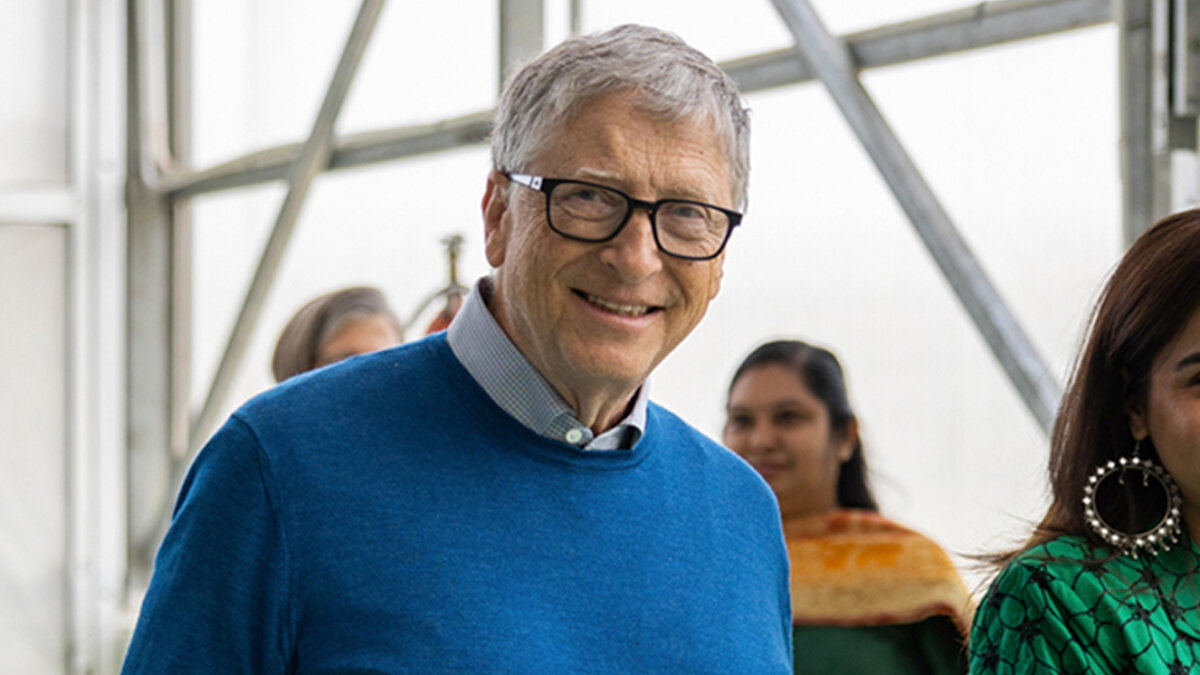 Se cumplió la última predicción de Bill Gates Bill Gates ha sido claro en que múltiples trabajos desaparecerán con la rápida implementación de inteligencia artificial y esto ya se estaría reflejando en el sector bancario.