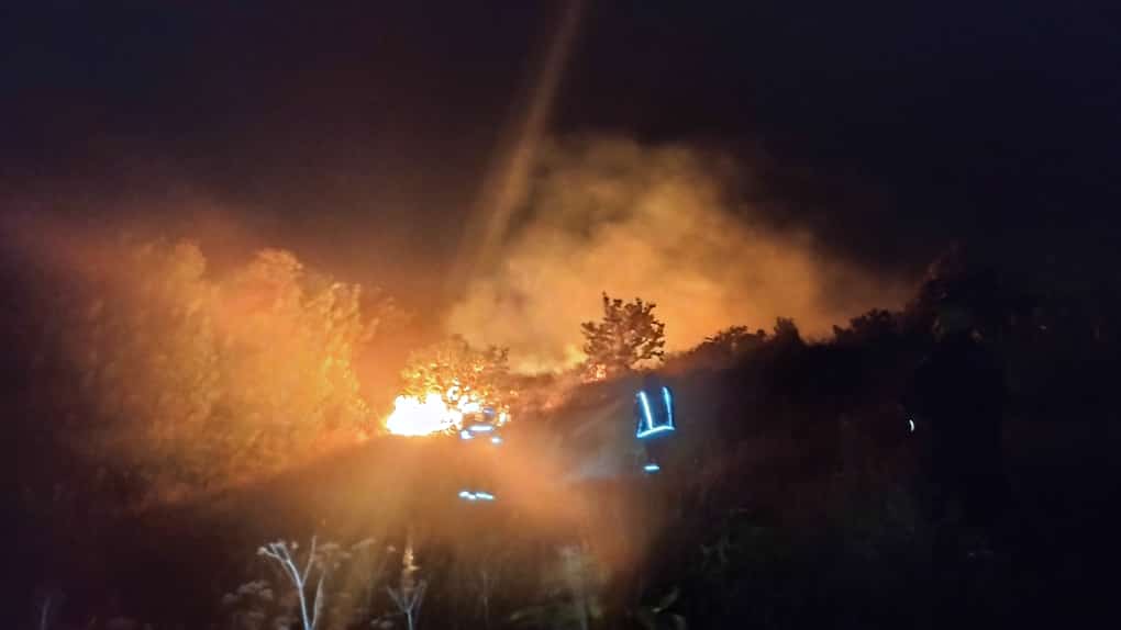 Se reactivó el incendio forestal en Mosquera Según el informe del capitán Álvaro Farfán, delegado departamental del cuerpo de Bomberos de Cundinamarca, informó que durante la noche de este domingo 18 de junio se presentó la reactivación del incendio en la zona boscosa de Mosquera.