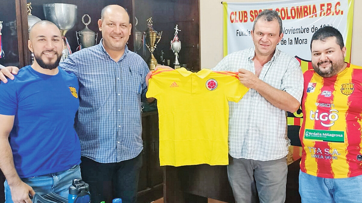 Sport Colombia, símbolo de hermandad El club paraguayo Sport Colombia, recibe con cariño a los colombianos.