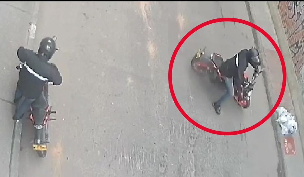 En video: Así se robaron una motocicleta en Mosquera En video de cámaras de seguridad quedó registrado en momento en el que delincuentes se roban una motocicleta Duke 200 ng, avaluada en $14 millones en el municipio de Mosquera en Cundinamarca.
