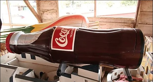 Ataúdes personalizados para despedir a sus seres queridos son tendencia, ¿le suena la idea? Botellas de Coca-Cola, aviones, animales y hasta M&M son algunos de los diseños que se usan en los ataúdes.