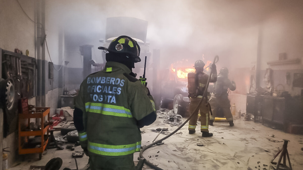 Incendio en un taller de Barrios Unidos deja una persona lesionada Las autoridades confirmaron que el incendio se presentó en inmediaciones a los barrios Santa Mónica y La Merced Norte.