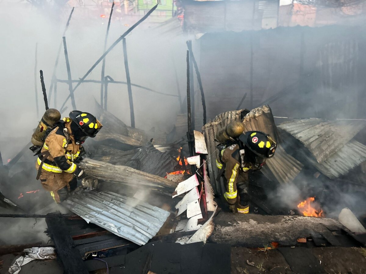 Más de 70 personas quedaron sin vivienda por incendio en El Paraíso El incendio registrado en el barrio El Paraíso, en Ciudad Bolívar, dejó 23 casas quemadas y 76 personas sin hogar