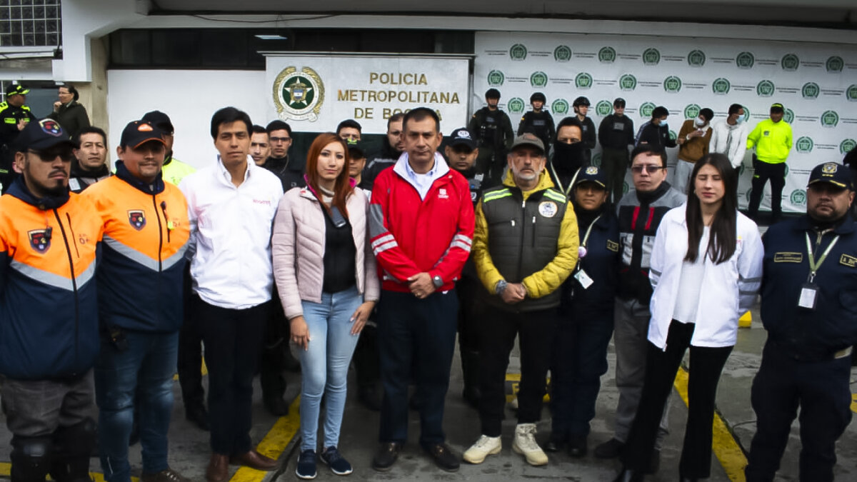 Moteros ayudarán a policías a combatir la delincuencia en Bogotá Moteros trabajarán de manera articulada con la Secretaría de Seguridad y la Policía Metropolitana de Bogotá para combatir el hurto y otros delitos en la ciudad.