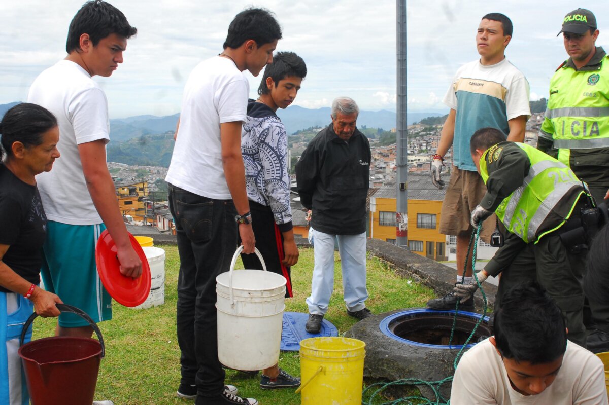 Póngale cuidado a los cortes de agua programados para hoy Debido a obras de reparación y mantenimiento de las redes de distribución de agua en algunos sectores de la ciudad y para garantizar el suministro continuo a toda la ciudadanía, la Empresa de Acueducto y Alcantarillado de Bogotá (EEAB), suspenderá temporalmente el servicio en diferentes puntos.
