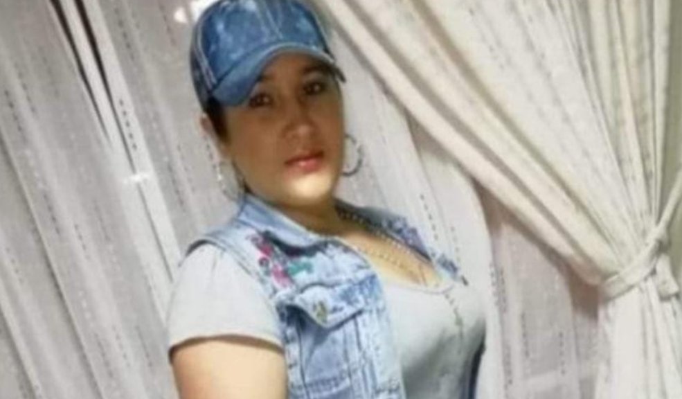 Buscan al asesino de Andrea Los familiares y allegados de Andrea Guevara, una mujer de 43 años residente del municipio de Pacho (Cundinamarca) exigen justicia tras su feminicidio, ocurrido el pasado viernes 23 de junio al interior de su vivienda.