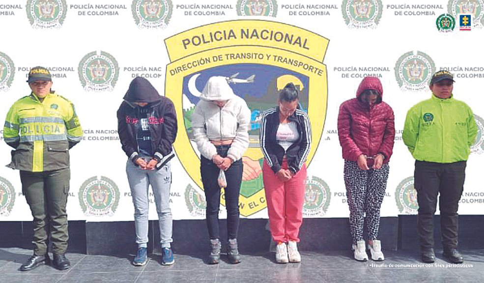 Cayeron 'Las Seductoras': señaladas de robar en vías de Cundinamarca 'Las Seductoras' robaban a conductores en vías de Cundinamarca.