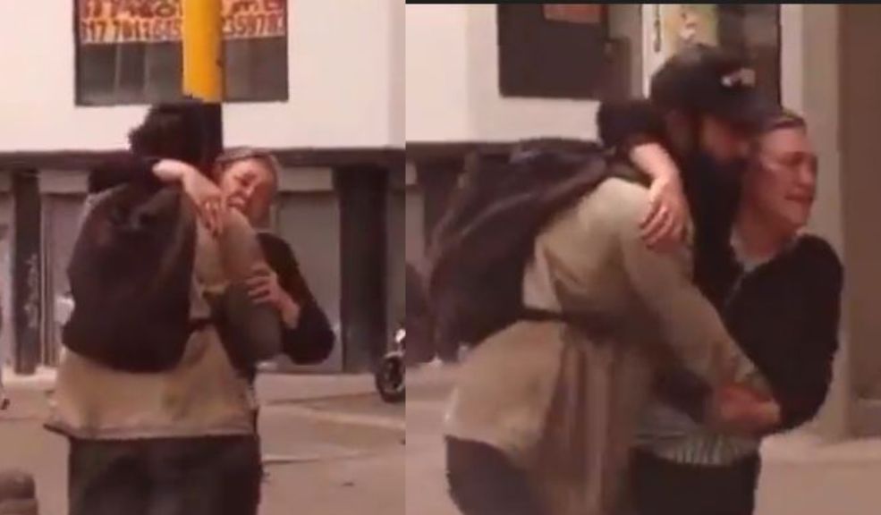 EN VIDEO: El emotivo reencuentro de una madre con su hijo que vive en las calles