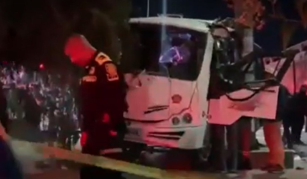 Aparatoso accidente de tránsito dejó 15 heridos en la Av. Boyacá Grave accidente de un bus dejó 15 heridos.
