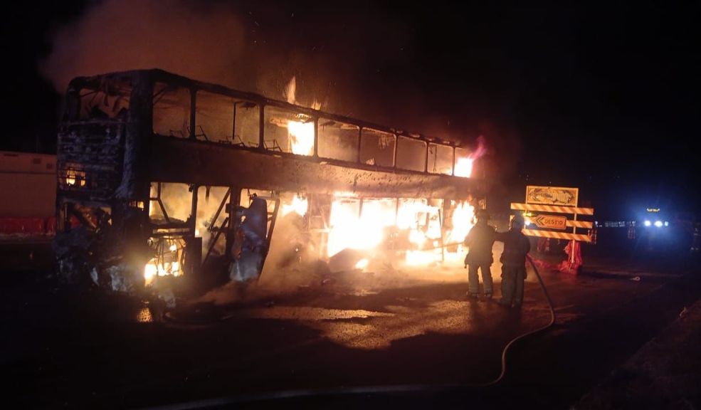 Un bus con 59 pasajeros se incendió mientras cubría la ruta Bogotá-Cali