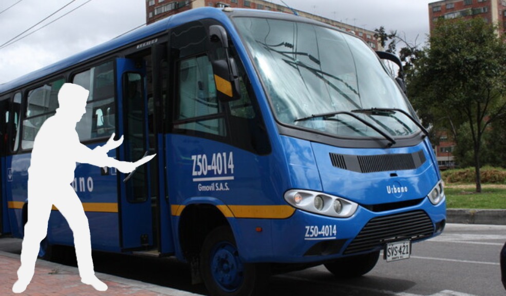 ¡Los robos no paran! Nuevo atraco masivo en un bus del Sitp Cuatro sujetos robaron a pasajeros que se movilizaban en un bus del Sitp por el sector de Hayuelos, en Fontibón.