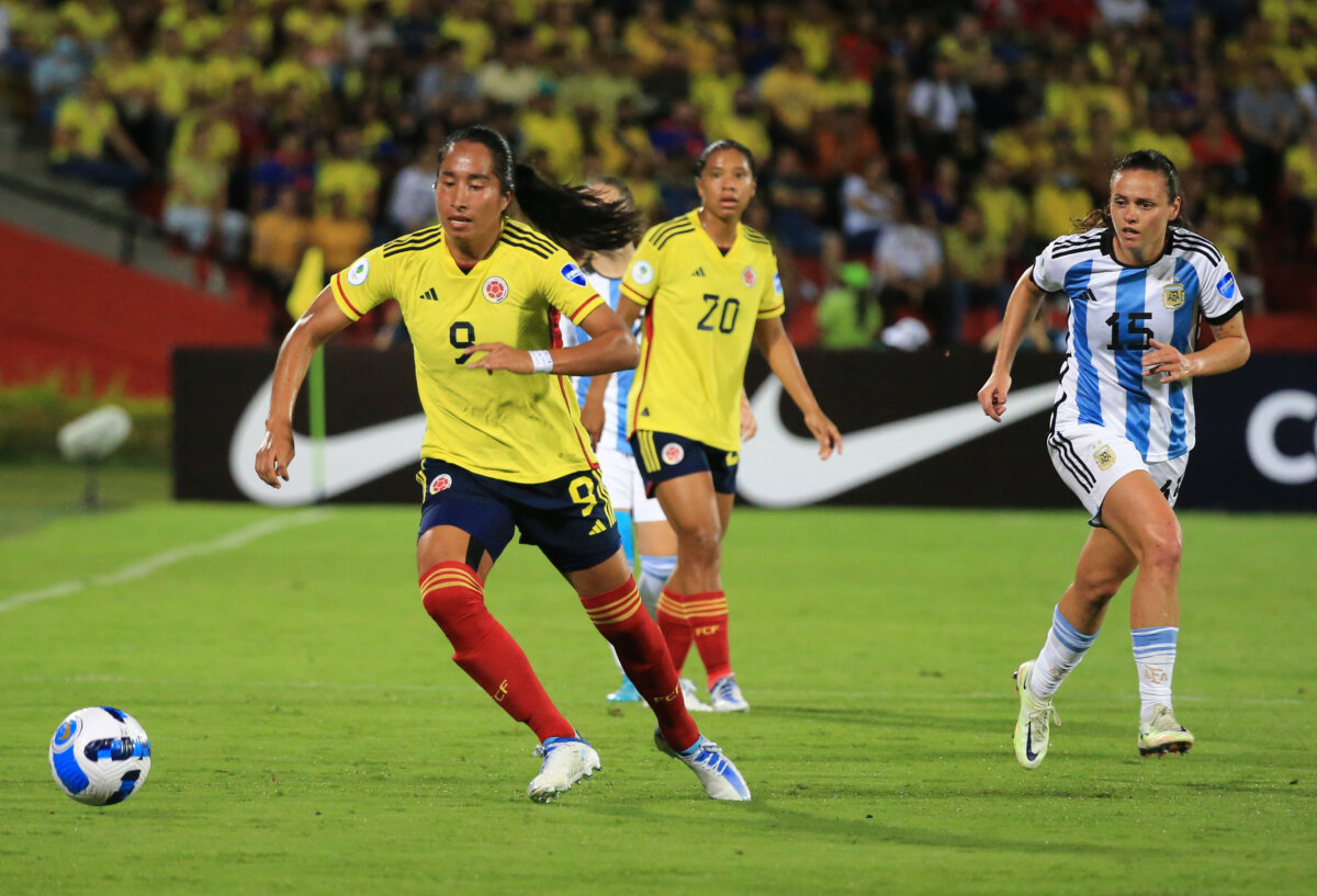 ¡Se vale soñar! Hoy debuta la Selección Colombia en el Mundial de Fútbol Femenino La Selección Colombia Femenina inicia hoy desde las 9:30 p.m. su aventura en una nueva edición de la Copa Mundial de Fútbol, con el objetivo de superar la fase de grupos. Corea del Sur será el primer rival a vencer.