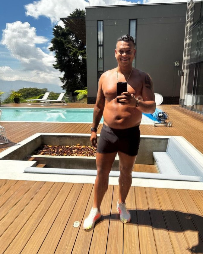 ¡Sin miedo al qué dirán! Fredy Guarín sorprendió en redes sociales con su drástico cambio El cambió que sufrió el ex jugador de Millonarios, Fredy Guarín, es sorprendente, y ha dejado todo tipo de reacciones por cuenta de la última foto que subió en su cuenta de Instagram.