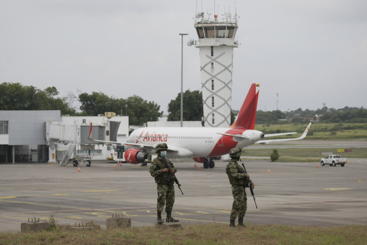Cúcuta: detonan explosivos de manera controlada en Aeropuerto Camilo Daza La Aeronáutica Civil confirmó esta mañana que el aeropuerto en Cúcuta permanecería cerrado, y tras la detonación de los explosivos se espera retomar la operación en los próximos minutos.