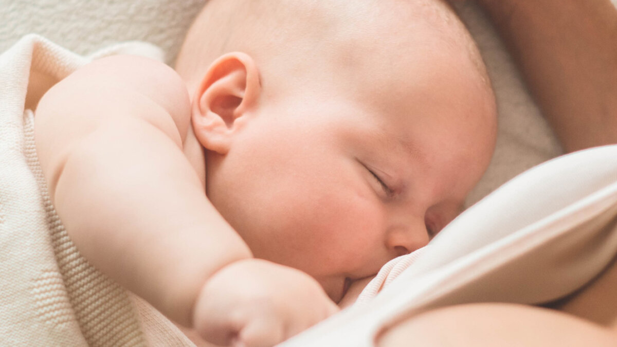 La importancia de la lactancia materna Q'HUBO le cuenta por qué es tan fundamental para un recién nacido la lactancia materna y le trae consejos para que se convierta en un momento agradable y pleno para mamá y bebé.