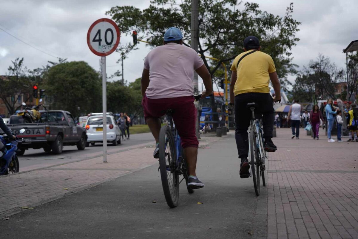 Los peligros de pedalear en Bogotá Estos son algunos de los riesgos que significa andar en bicicleta en Bogotá.