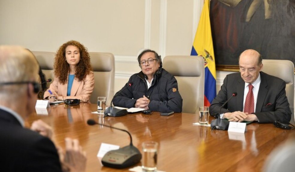 Ahora los colombianos podrán hacer pasantías en la Nasa Científicos colombianos podrían hacer pasantías en la Nasa. Pille el acuerdo.