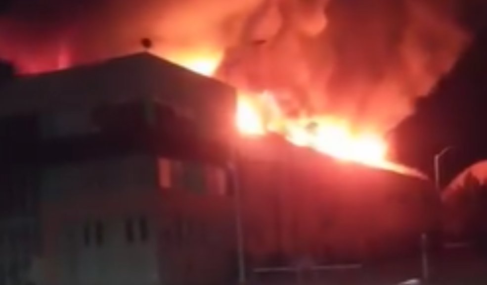 Voraz incendio consumió dos bodegas en Cundinamarca Un voraz incendio consumió dos bodegas en Tocancipá.