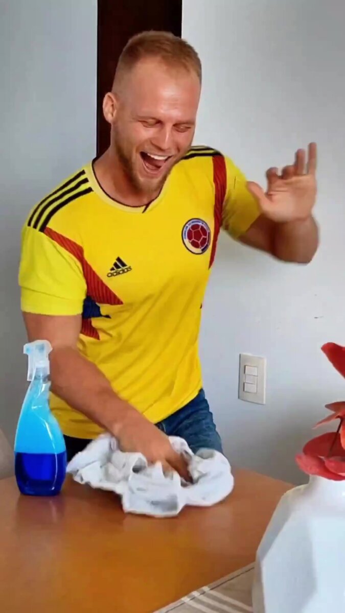 Comité Paralímpico Colombiano quiere que el youtuber alemán Dominc Wolf luzca su camiseta