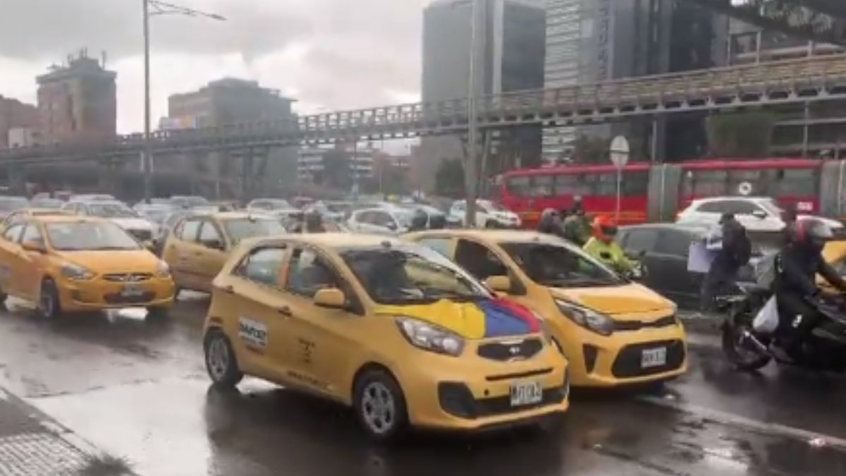 Así avanza el paro de taxistas en Bogotá Este miércoles, los taxistas dieron inicio a una jornada de paro nacional. Así avanza la movilidad en Bogotá.