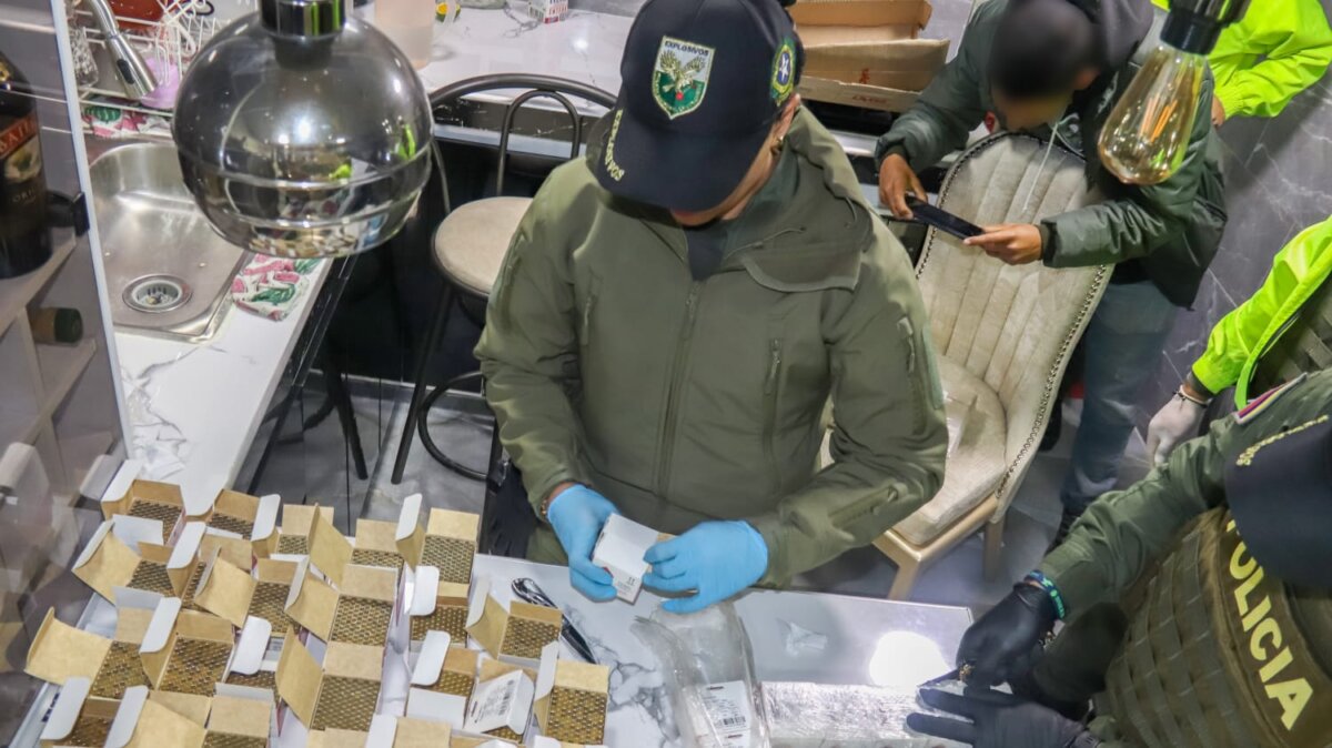 Incautan más de tres toneladas de explosivos en Bogotá Capturan a nueve delincuentes que hacían parte de una banda delincuencial dedicada al tráfico de explosivos en el país.