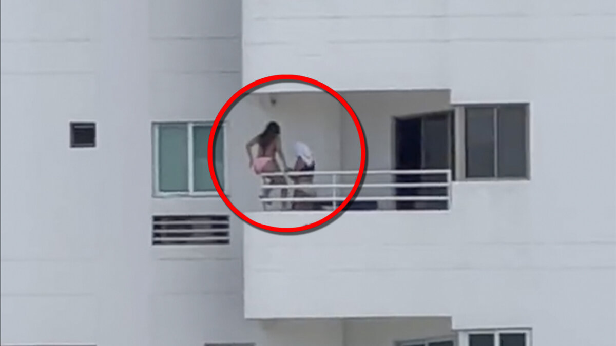 ¡Qué imprudencia! Mujer arriesgó su vida para tomarse una foto en el balcón de un edificio En las últimas horas, se ha hecho viral un video en las redes sociales en el que se puede ver como una mujer arriesga su vida para tomarse una fotografía desde el borde de uno de los balcones en el décimo piso de un edificio en Cartagena.
