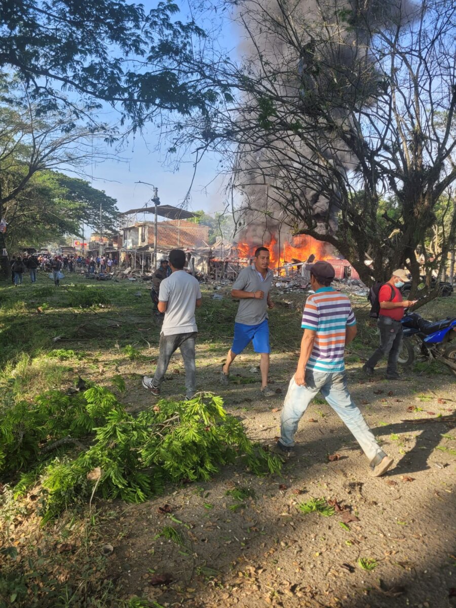 Atentado a estación de Policía en Jamundí dejó 5 personas heridas Al menos cinco personas resultaron heridas este viernes, tras la activación de un carro-bomba en cercanías a la estación de Policía de Potrerito, Jamundí (Valle del Cauca).