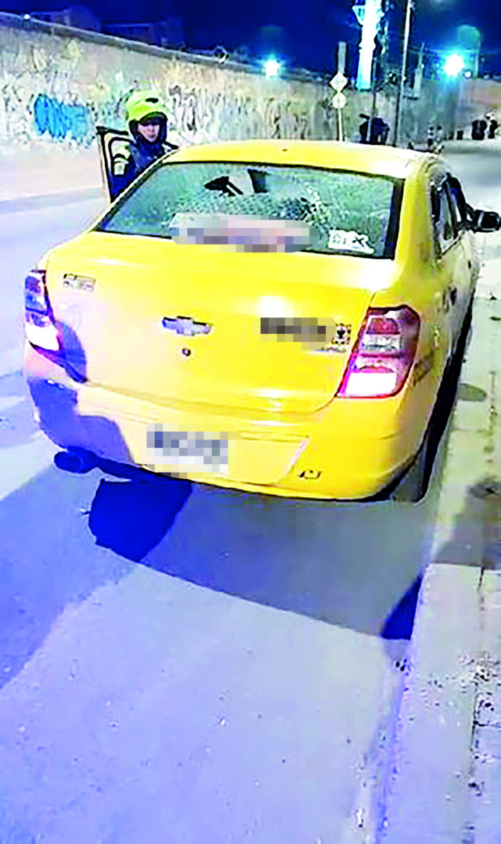 Misterio tras atentado a taxista en Usme Dos sujetos interceptaron y accionaron un arma de fuego contra un taxista en Usme.