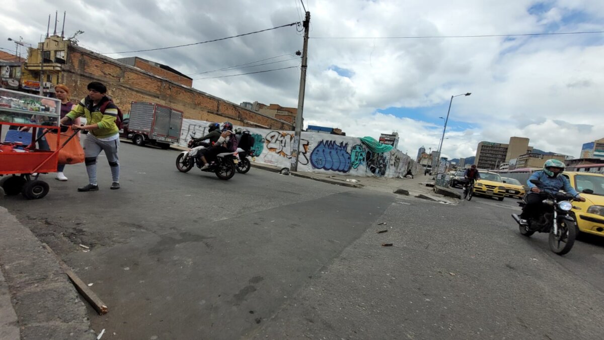 Crimen en plaza de Los Mártires La tarde del sábado, un hombre de unos 35 años fue asesinado en el marco de la tradicional plaza del Voto Nacional, en la localidad de Los Mártires, en pleno centro de la ciudad.