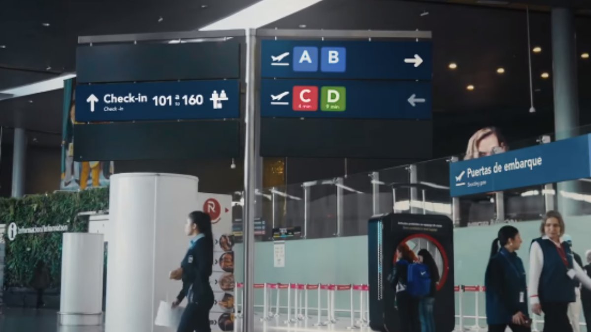La nueva señalización del Aeropuerto El Dorado Enfocado en dar nuevas experiencias para los viajeros, el Aeropuerto internacional El Dorado cambia su señalización interna.