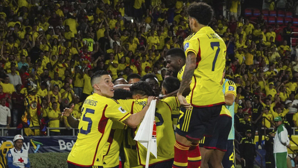 Lo que Colombia debe arreglar para ganarle a Chile A pesar de que Colombia le ganó a Venezuela en el primer partido de Eliminatorias al Mundial 2026, debe mejorar algunas cosas para poder ganarle a Chile este martes.