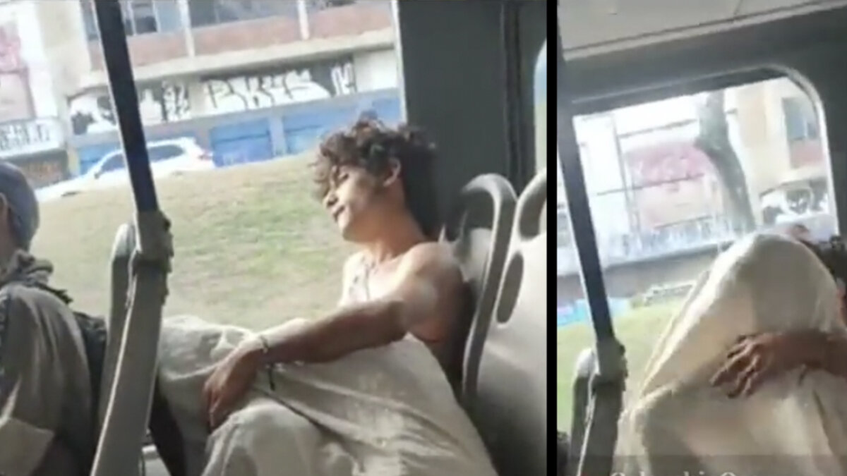 Pillan a pareja teniendo relaciones en pleno bus Uno de los pasajeros del bus grabó el momento en que una pareja, al parecer, practica sexo oral. El hecho generó indignación en la comunidad.