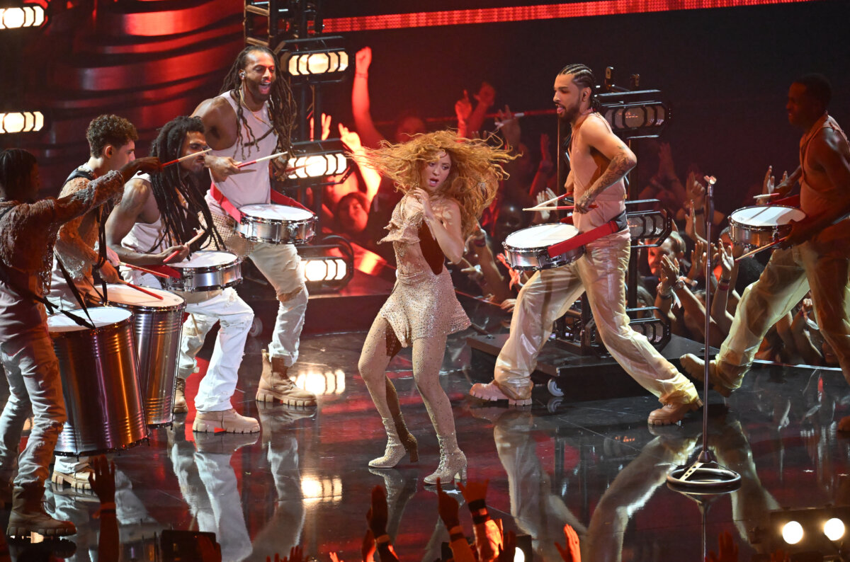 Shakira deslumbró con su presentación en los MTV Video Music Awards La cantante también recibió el premio ‘Michael Jackson Video Vanguard’ por su trayectoria musical. Hasta Taylor Swift bailó sus canciones.