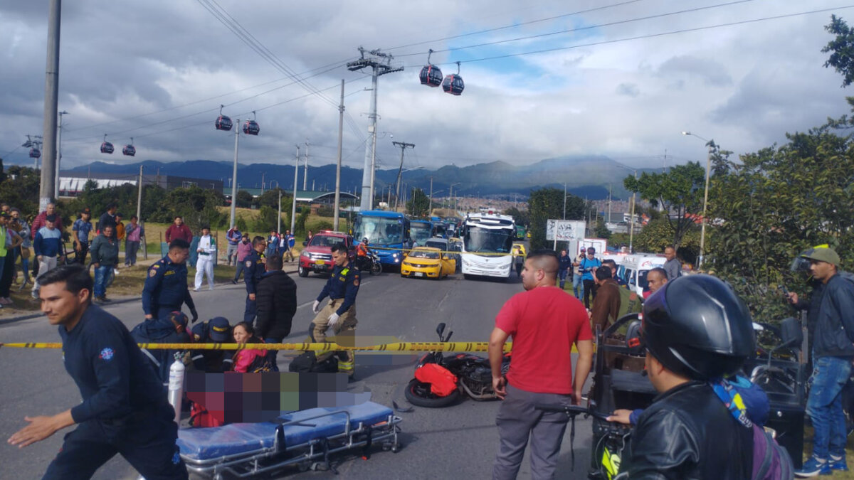 Un motociclista y su acompañante fallecieron en trágico accidente de tránsito Hace pocos minutos se registró un aparatoso accidente de tránsito que cobró la vida de un hombre y una mujer que se movilizaban en una motocicleta, por la localidad de Ciudad Bolívar.